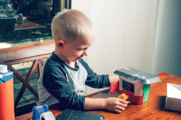 Brinquedos Reciclados: Transforme Itens do Dia a Dia em Diversão Sustentável